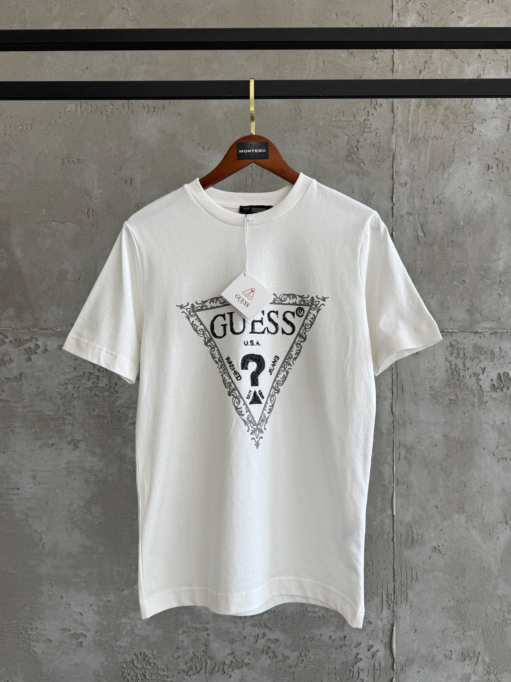 G08 Siyah Çamur beyaz tshirt