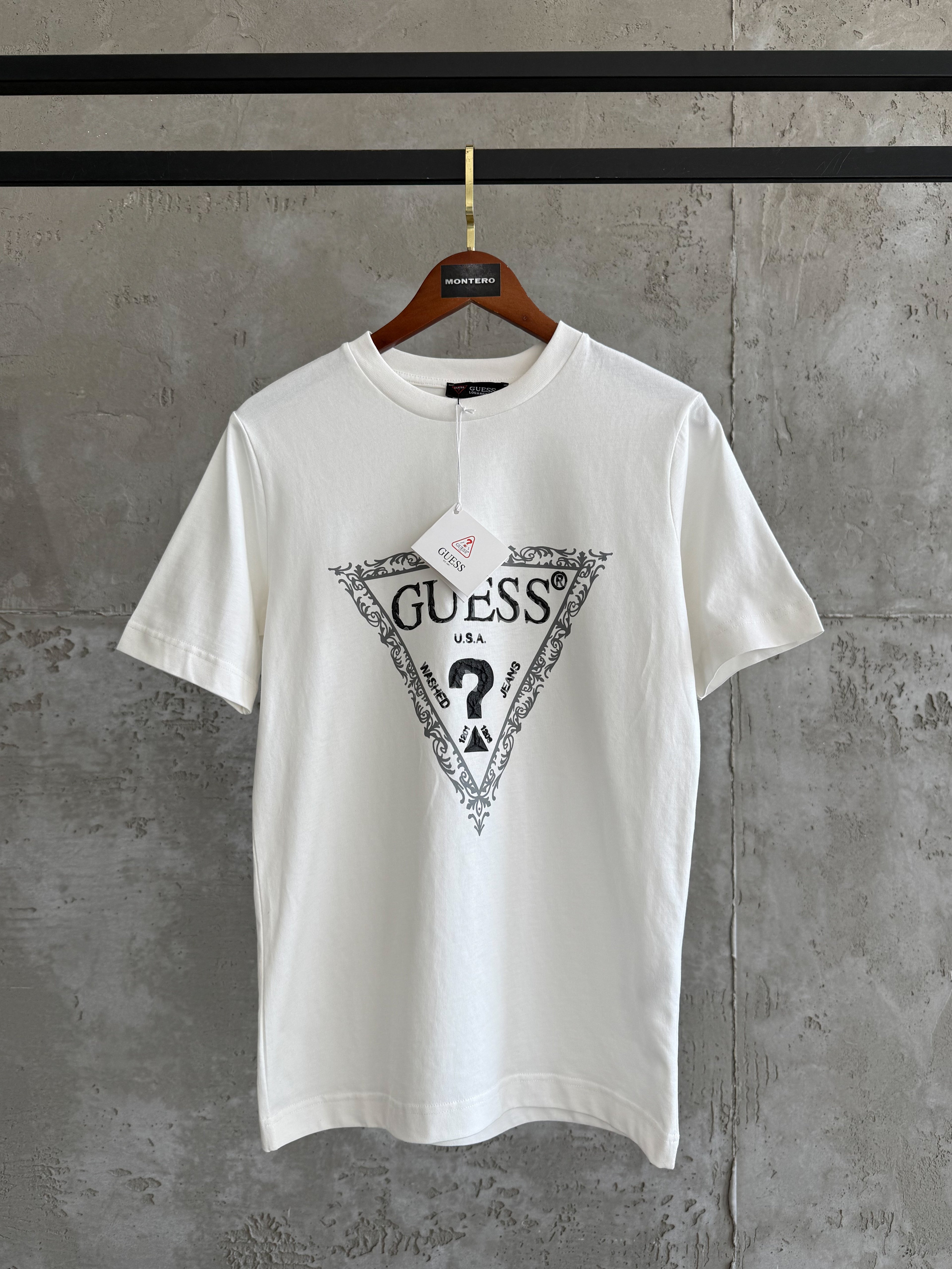 G08 Siyah Çamur beyaz tshirt