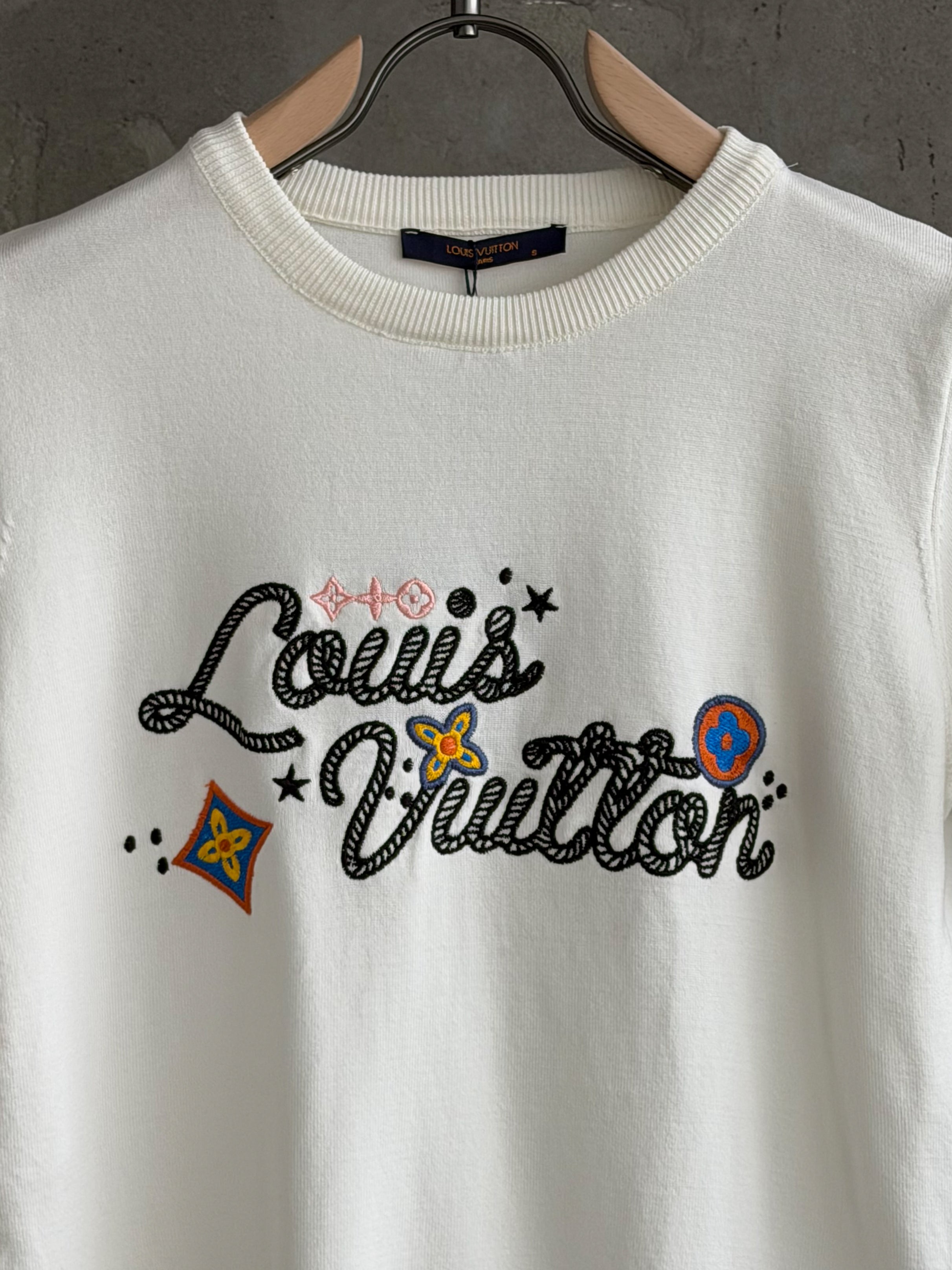 LV08 Triko Nakış beyaz tshirt