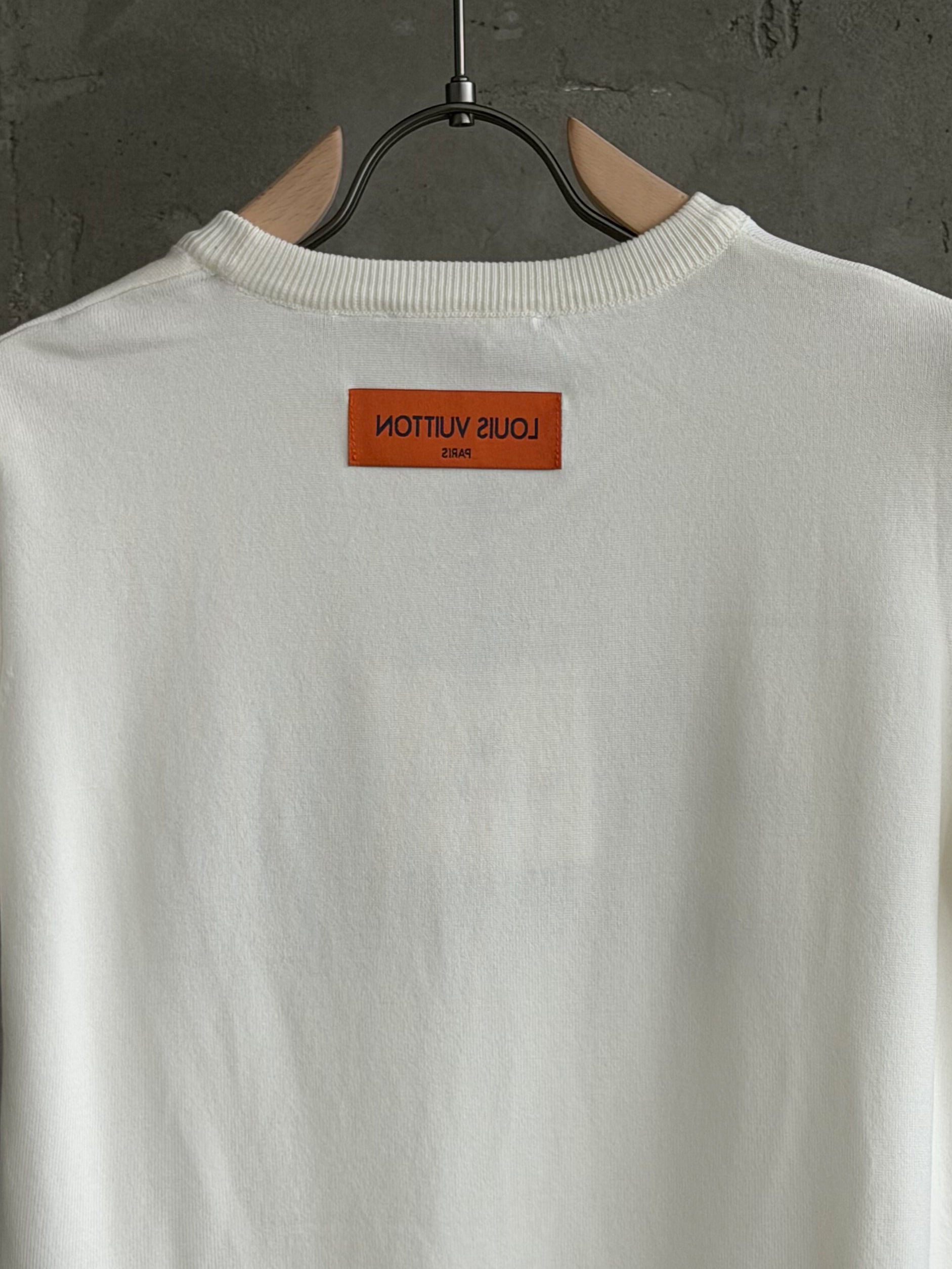 LV08 Triko Nakış beyaz tshirt