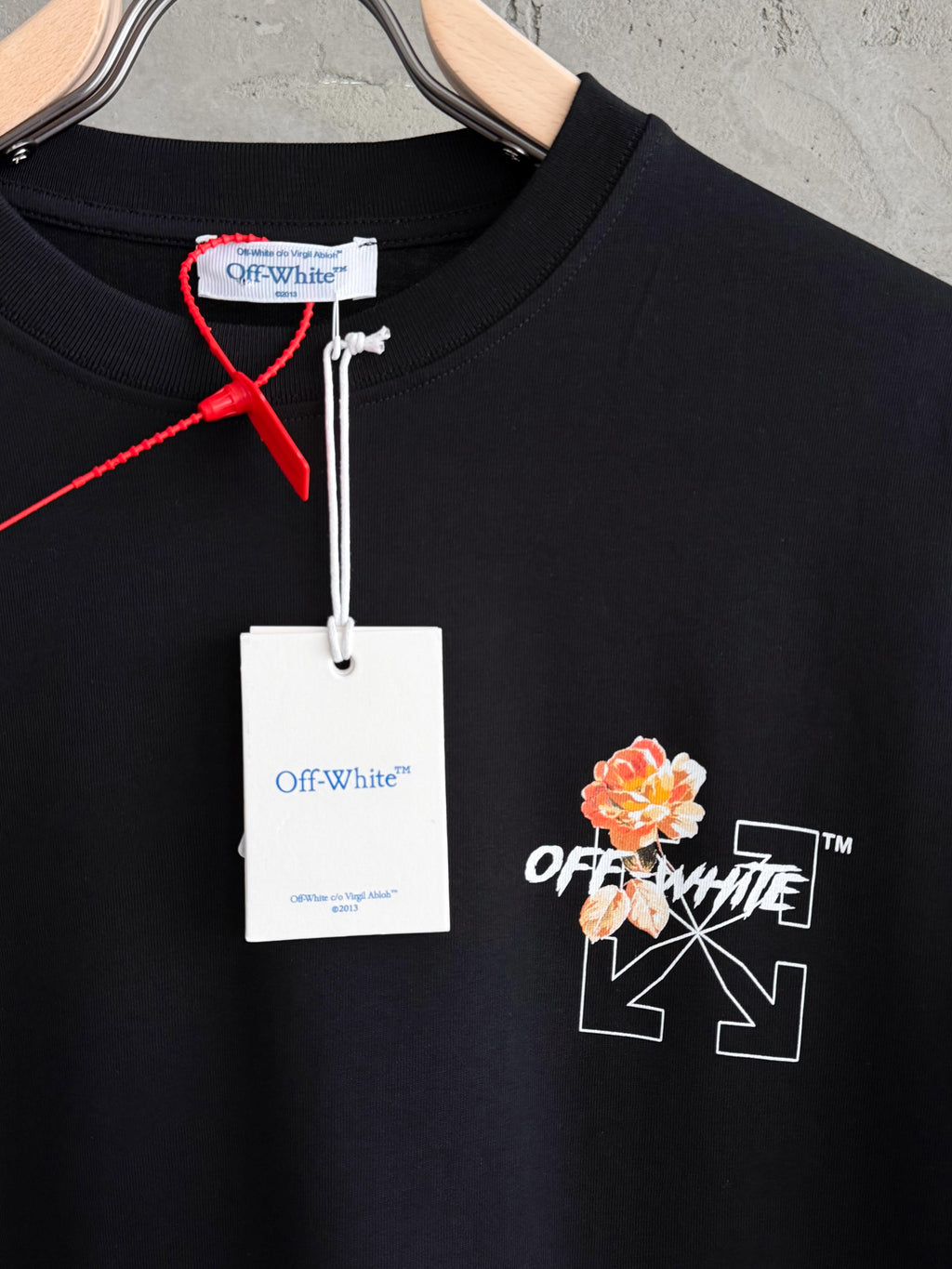 O&W03 X Bloom siyah tshirt