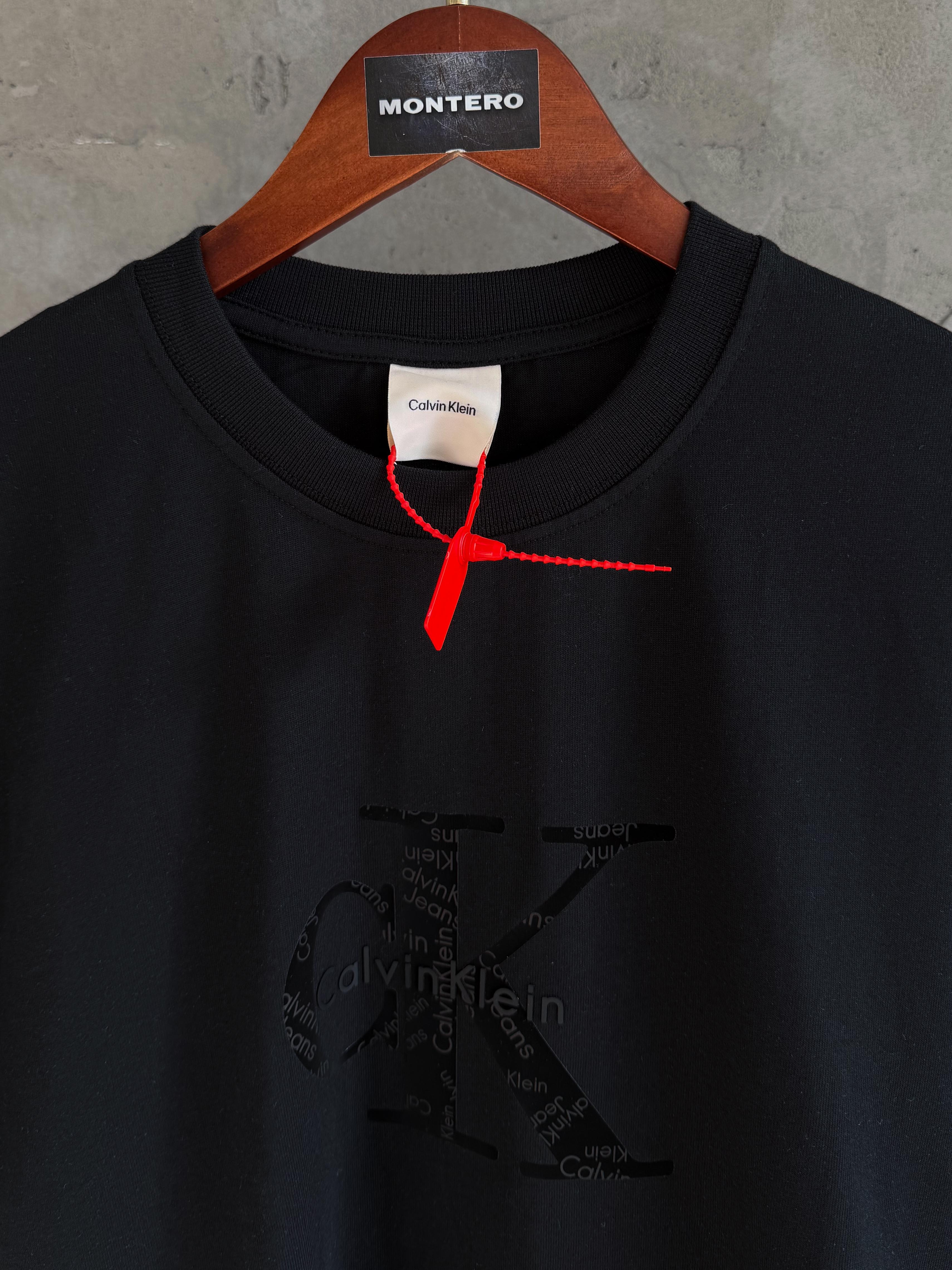 CK04 Plus siyah tshirt
