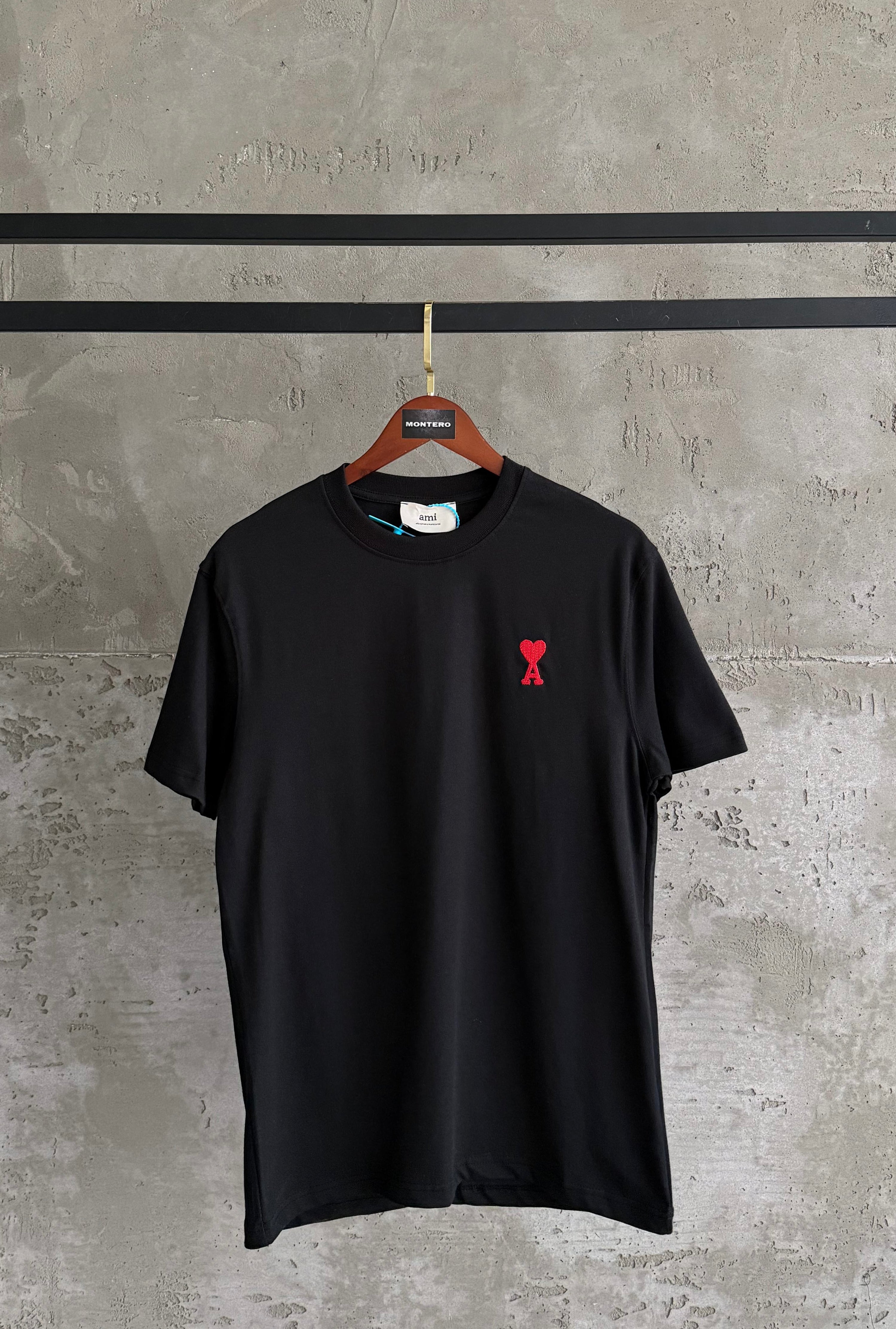 AI01 Premium kalp siyah tshirt
