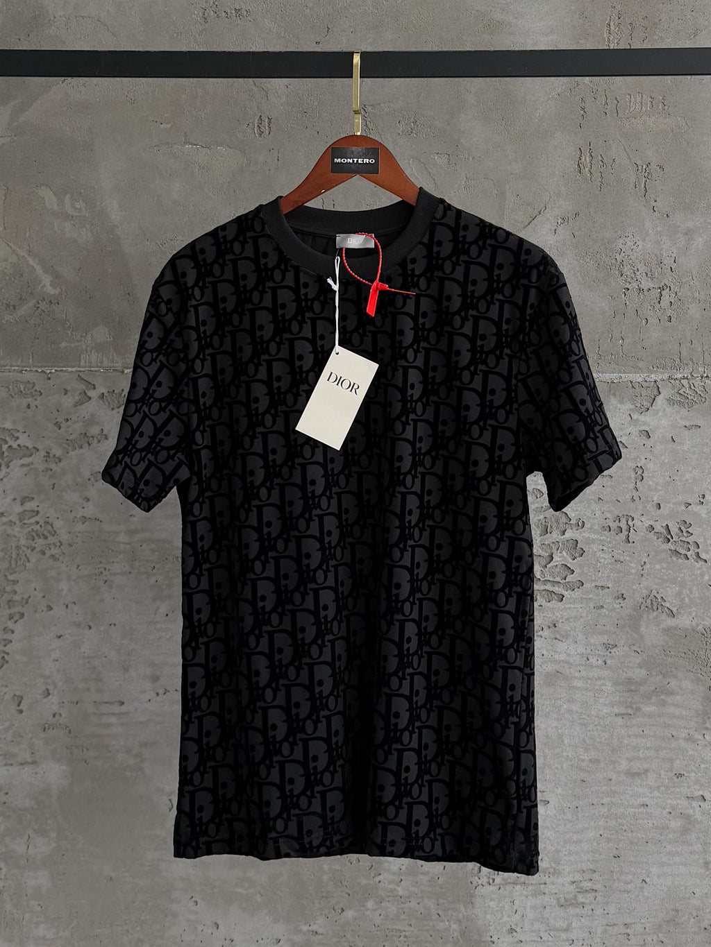 D02 flok full baskı siyah tshirt