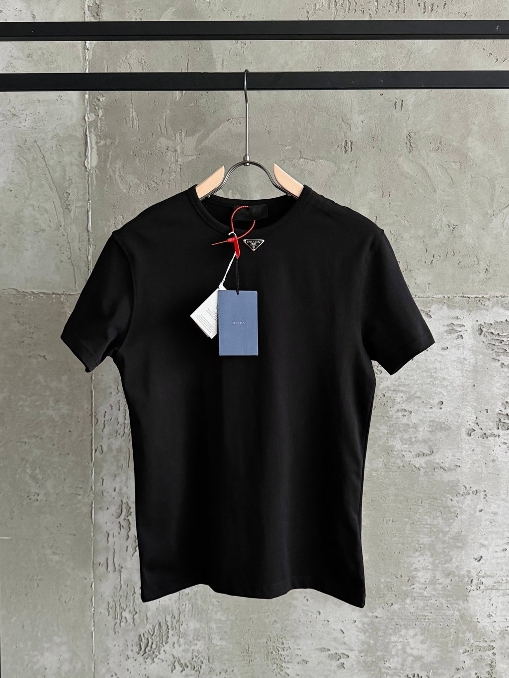 P01 Arma siyah tshirt