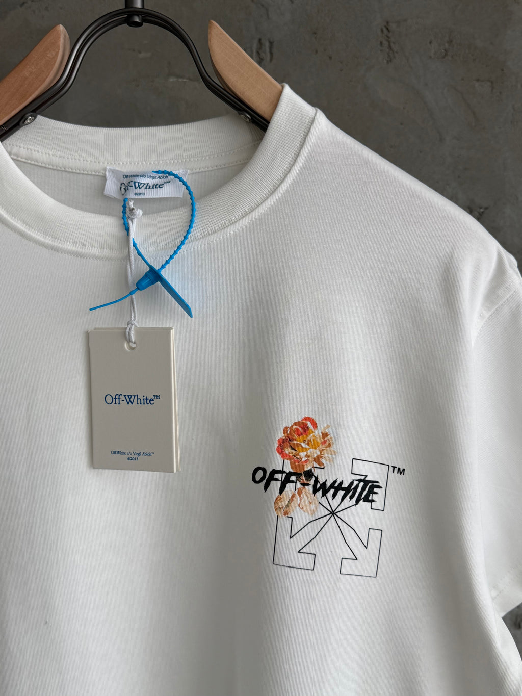 O&W03 X Bloom beyaz tshirt