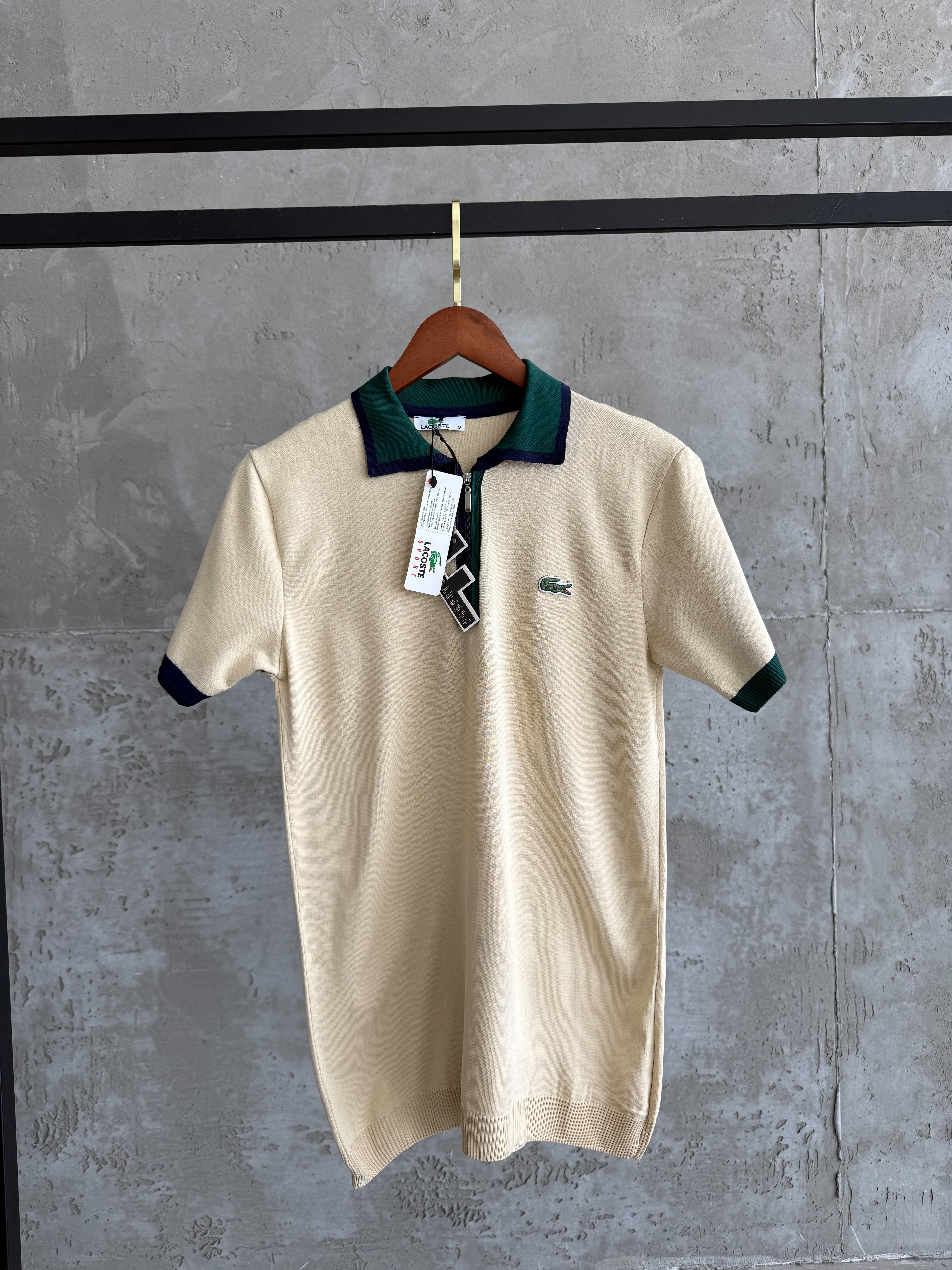 L004 Yeşil yaka tshirt
