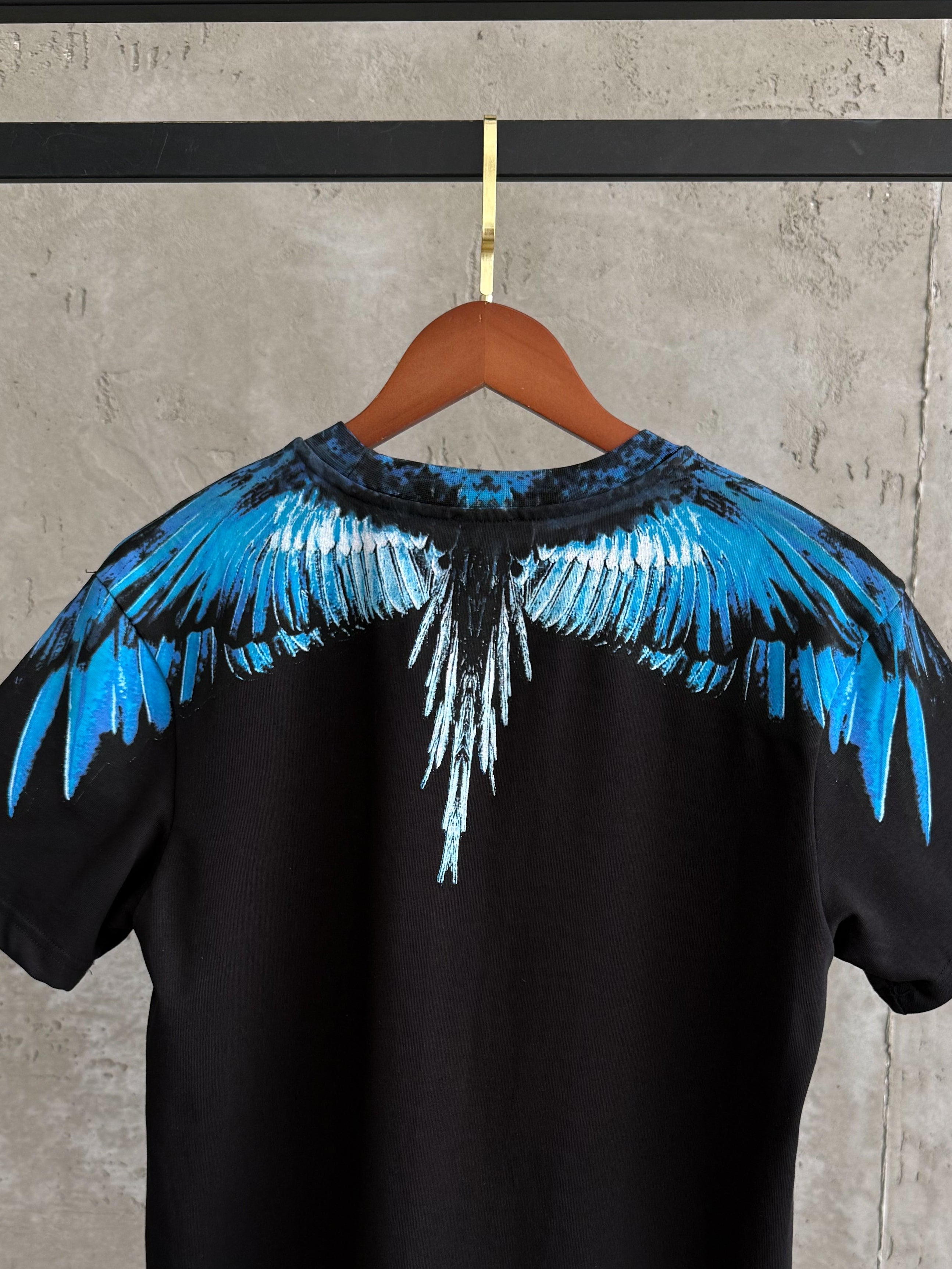 MB03 Wing siyah tshirt