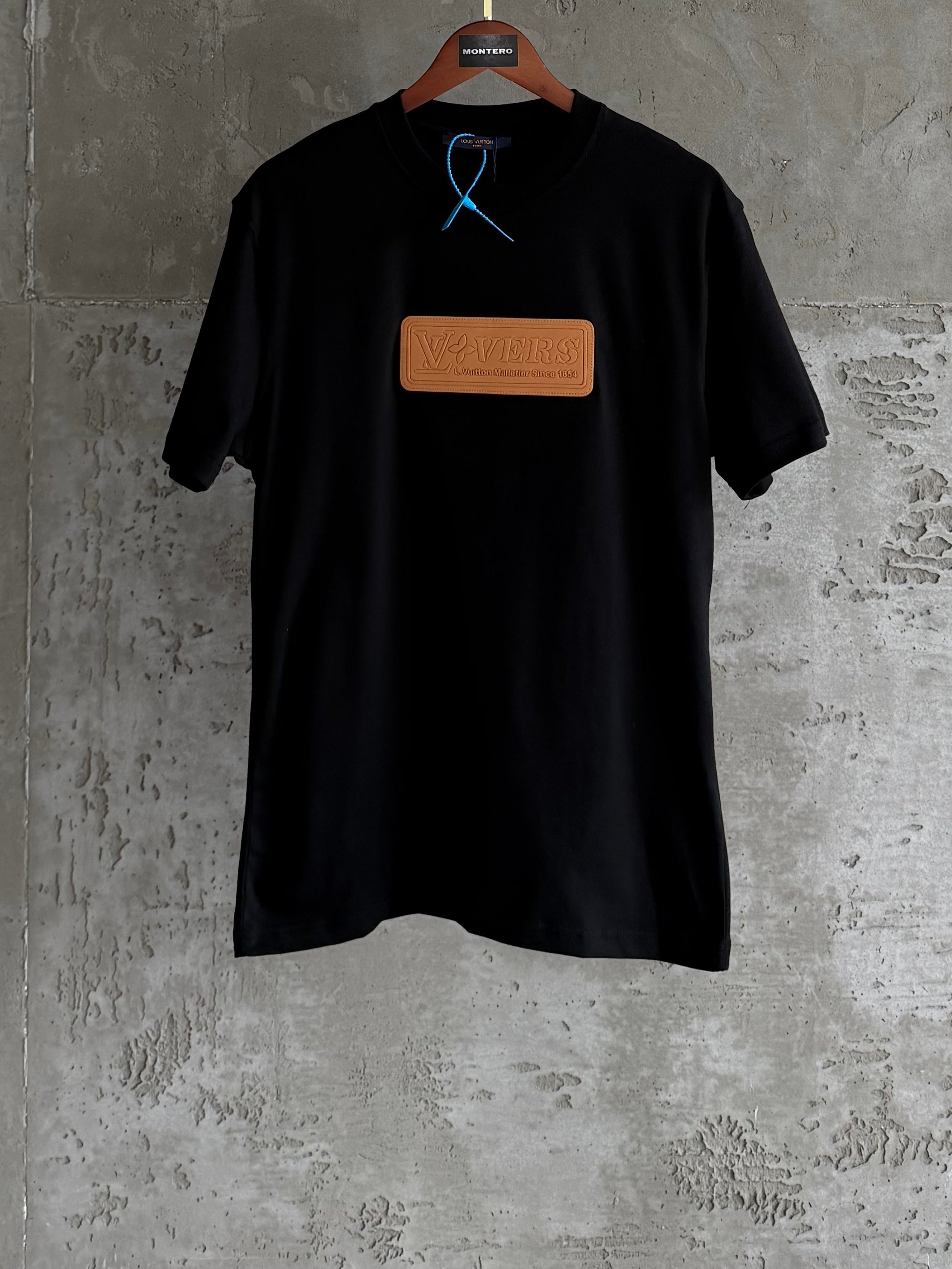 LV04 Deri arma siyah tshirt