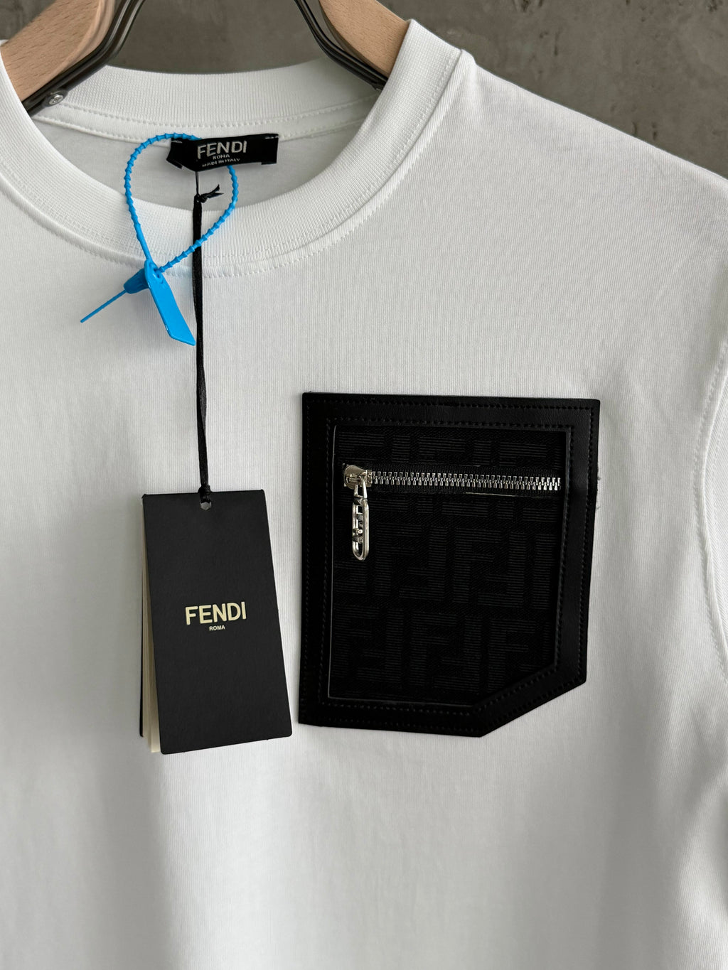 F01 Plus cepli beyaz tshirt