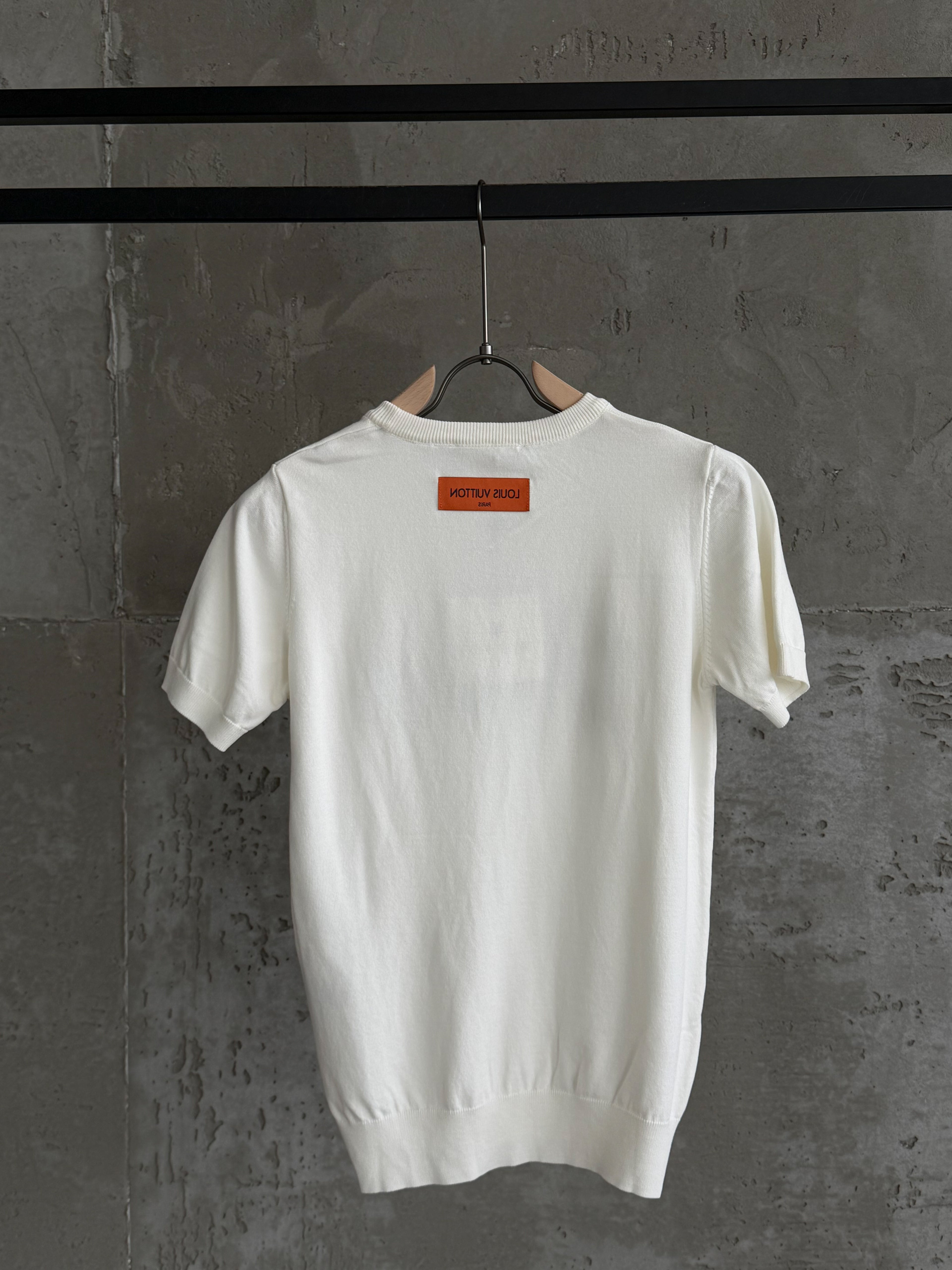 LV08 Triko Nakış beyaz tshirt