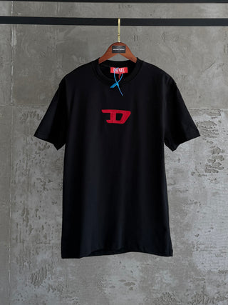 DE01 logolu premium siyah tshirt