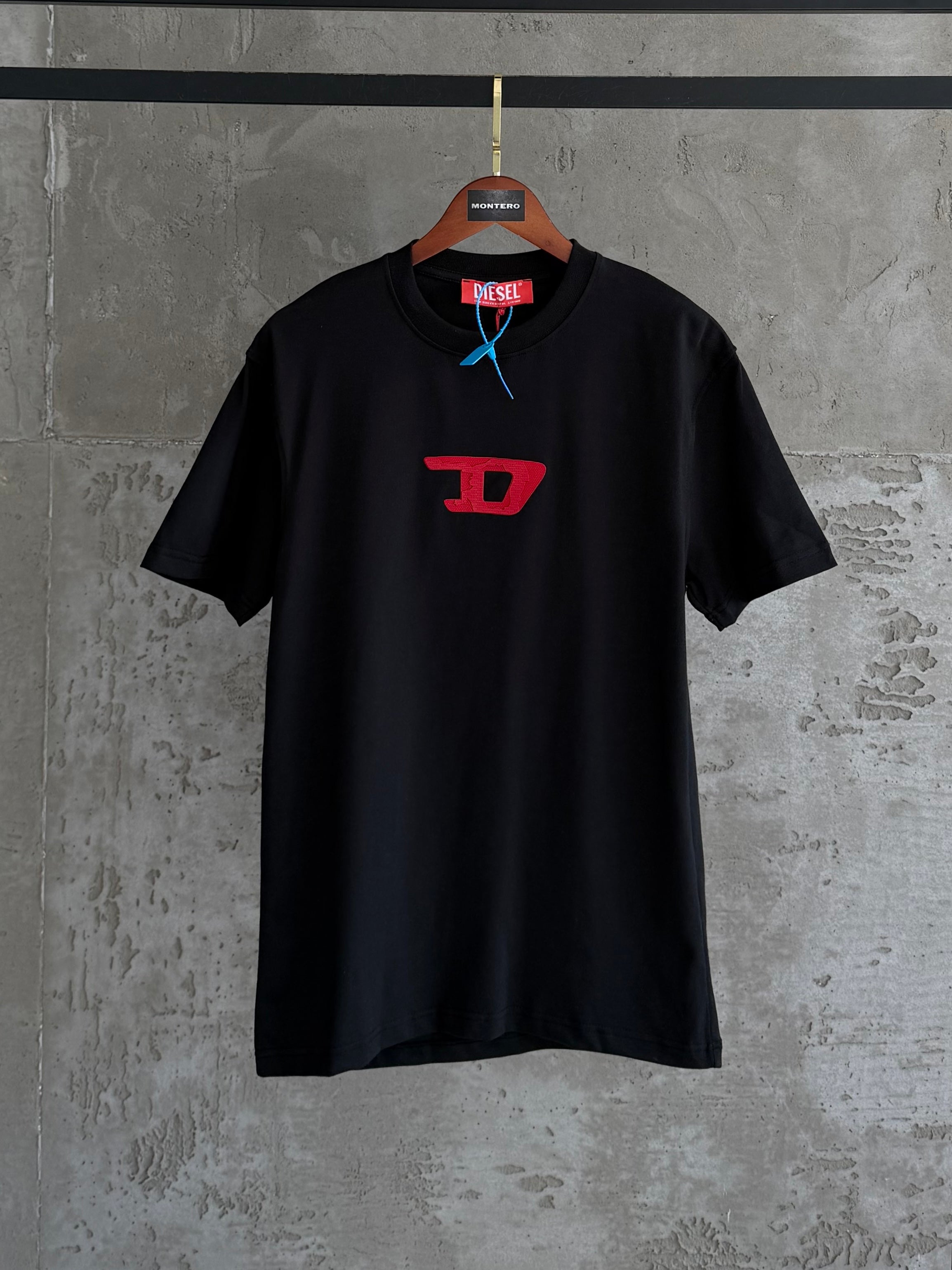 DE01 logolu premium siyah tshirt