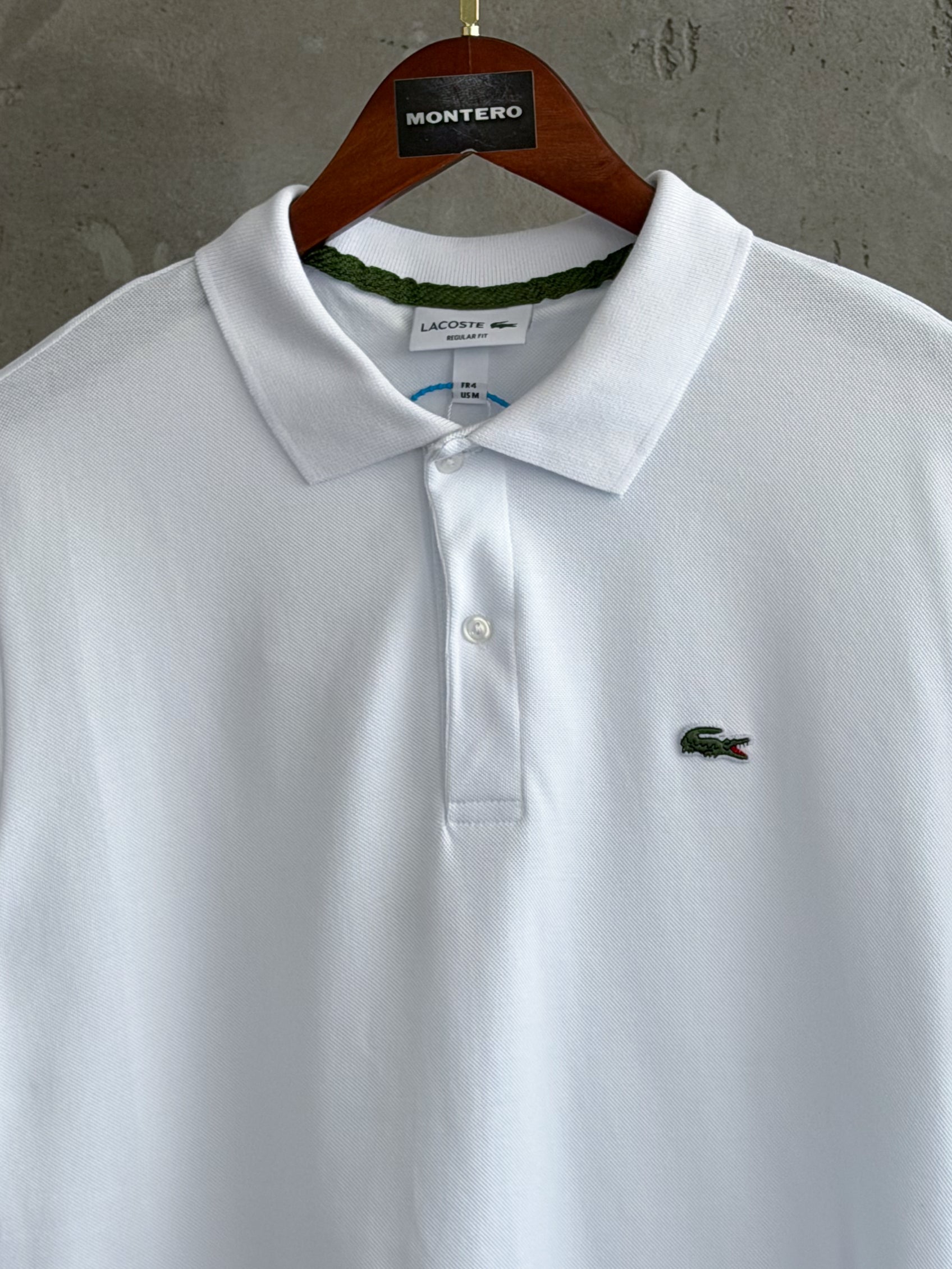 L02 Yaka beyaz tshirt