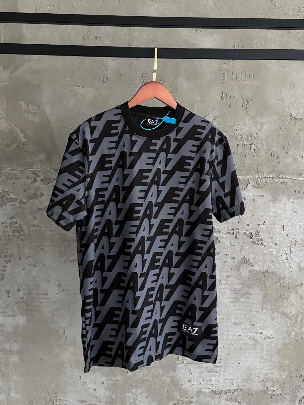 EA01 full baskı siyah tshirt