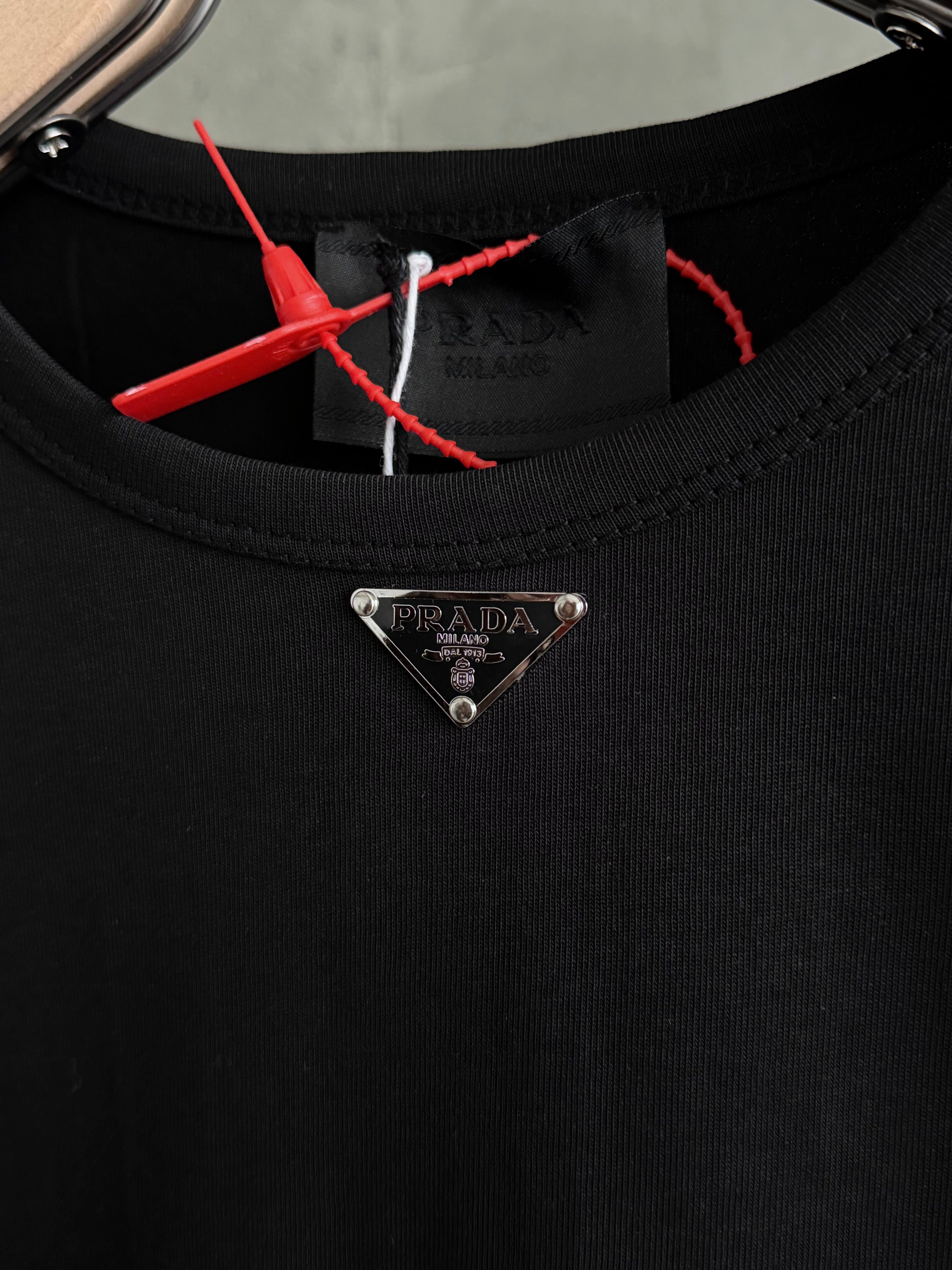 P01 Arma siyah tshirt