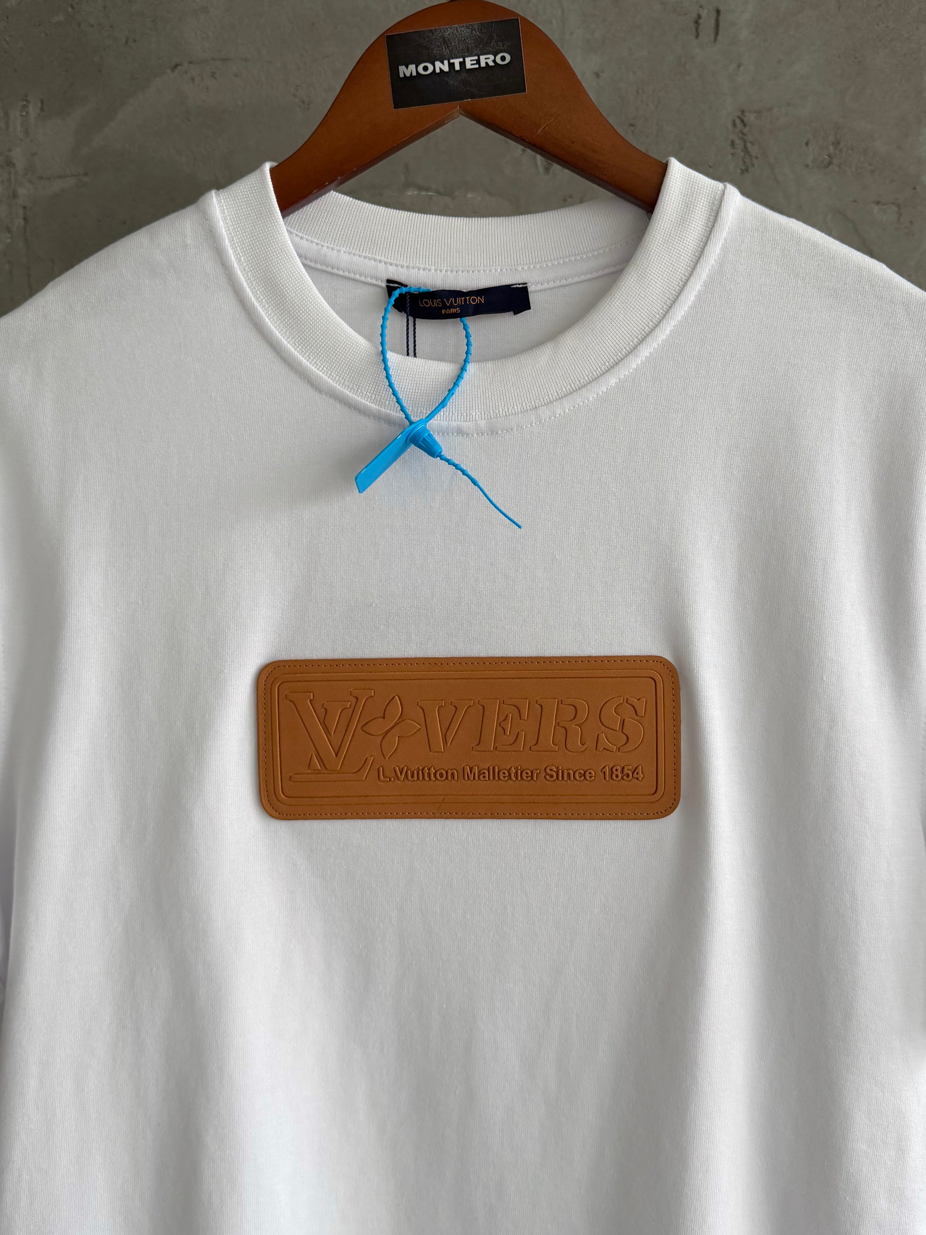 LV04 Deri arma beyaz tshirt