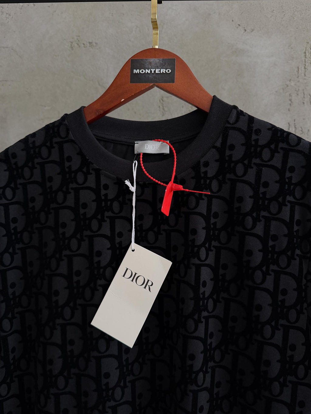 D02 flok full baskı siyah tshirt