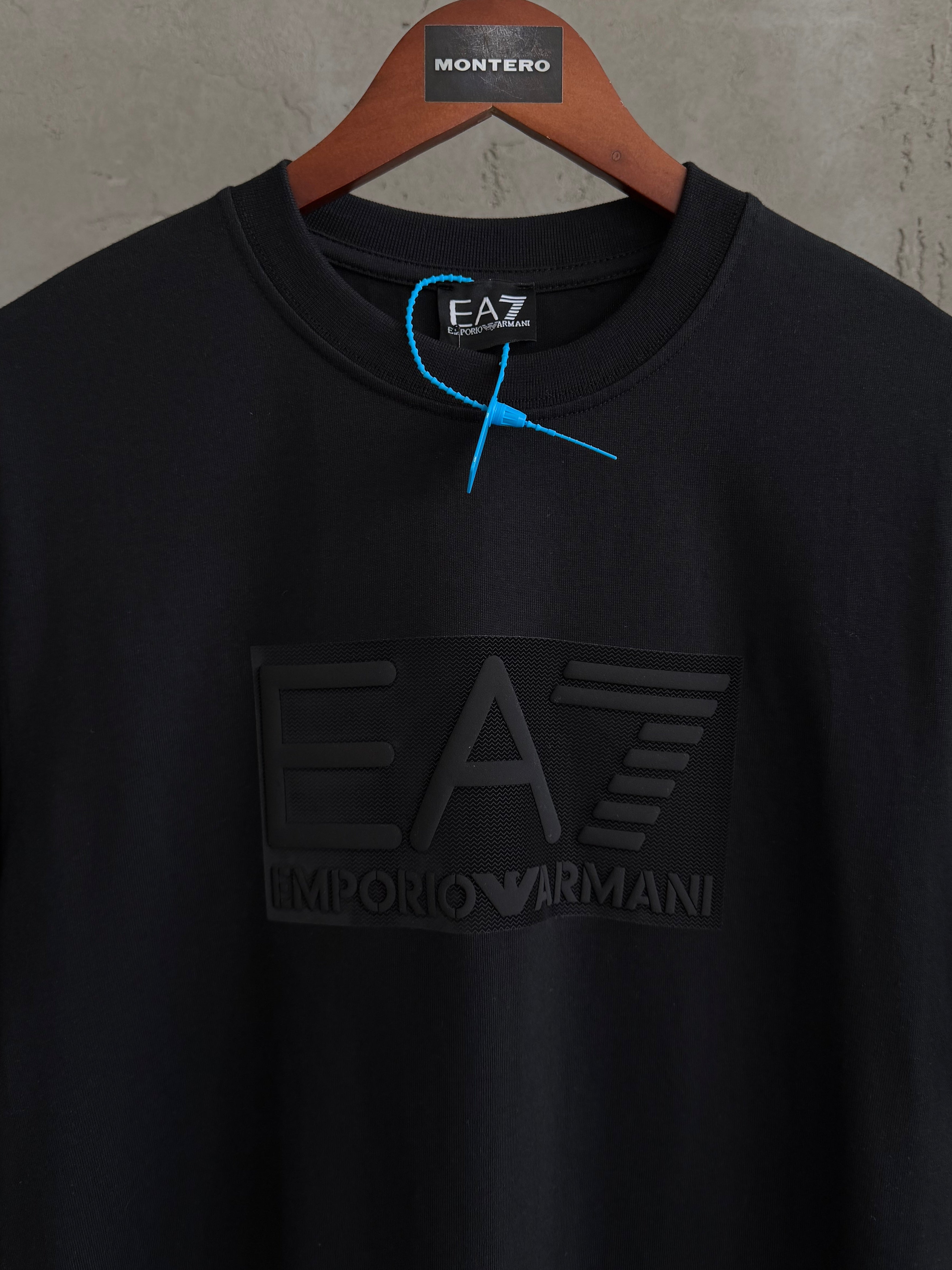 EA02 yüksek baskı siyah tshirt