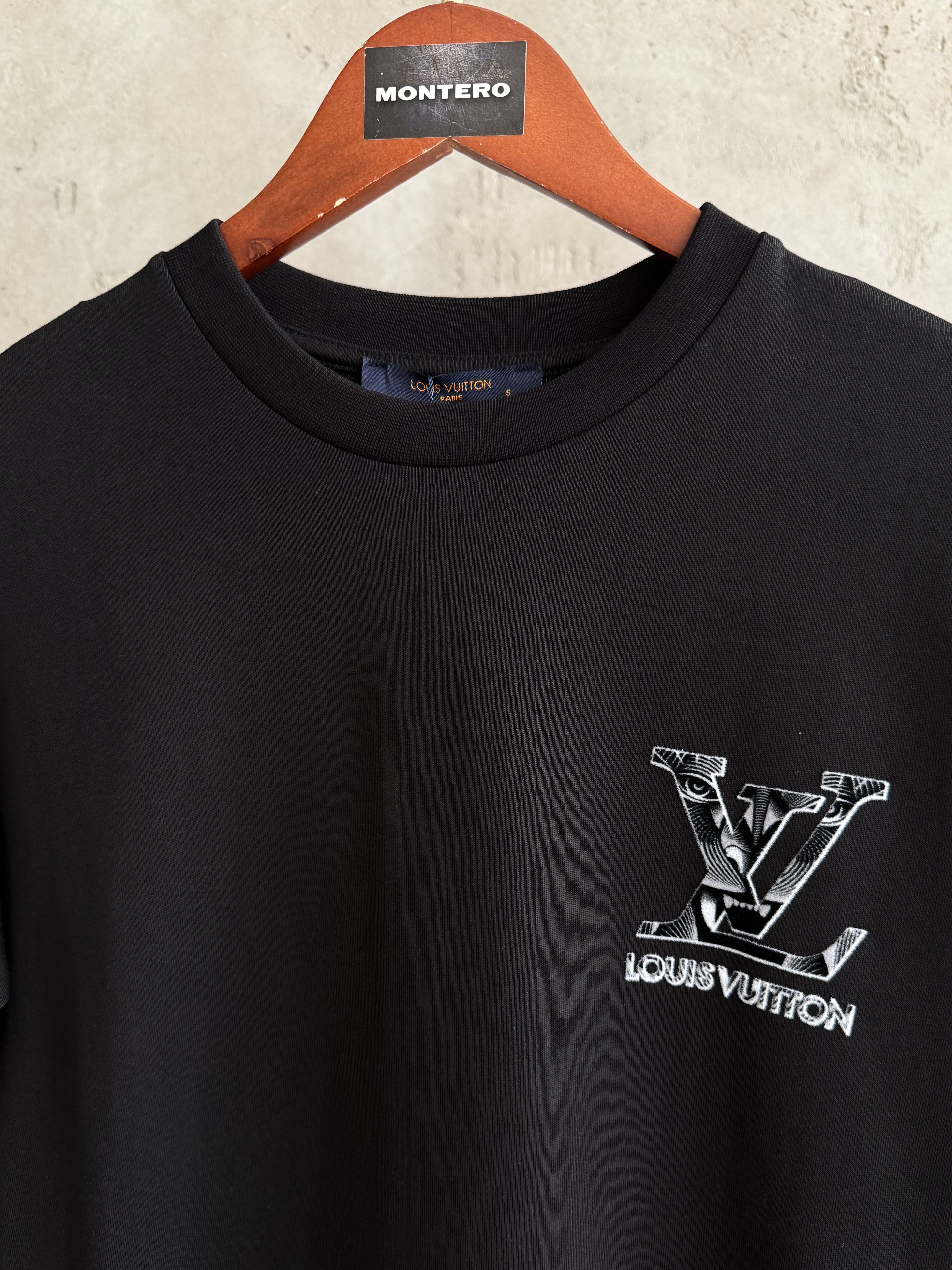 LV17 Flok siyah tshirt