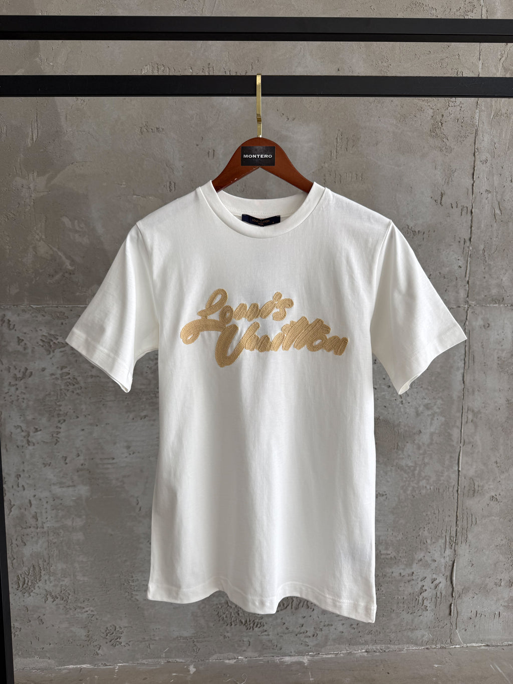 Lv18 Nakış beyaz tshirt