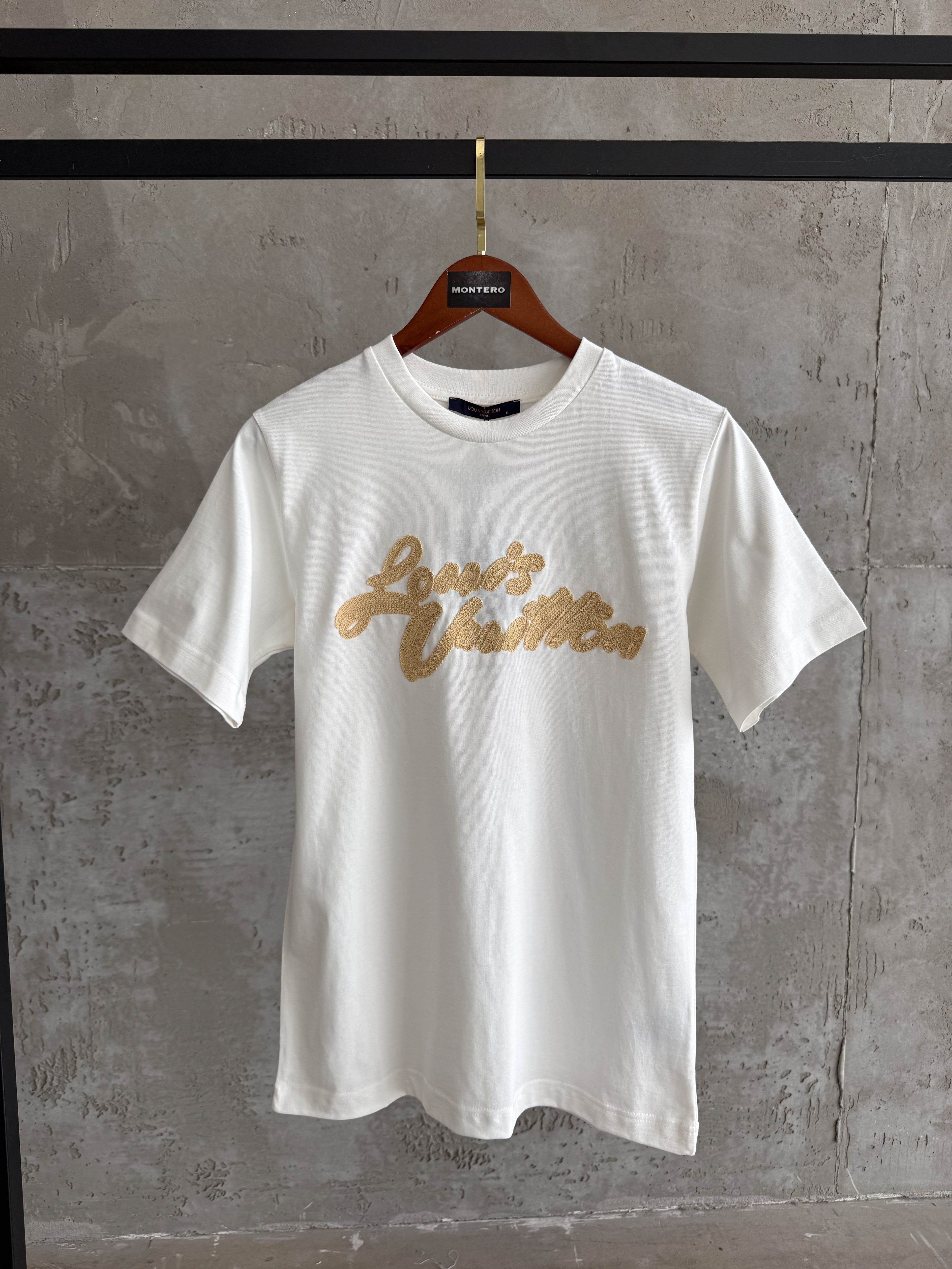 Lv18 Nakış beyaz tshirt
