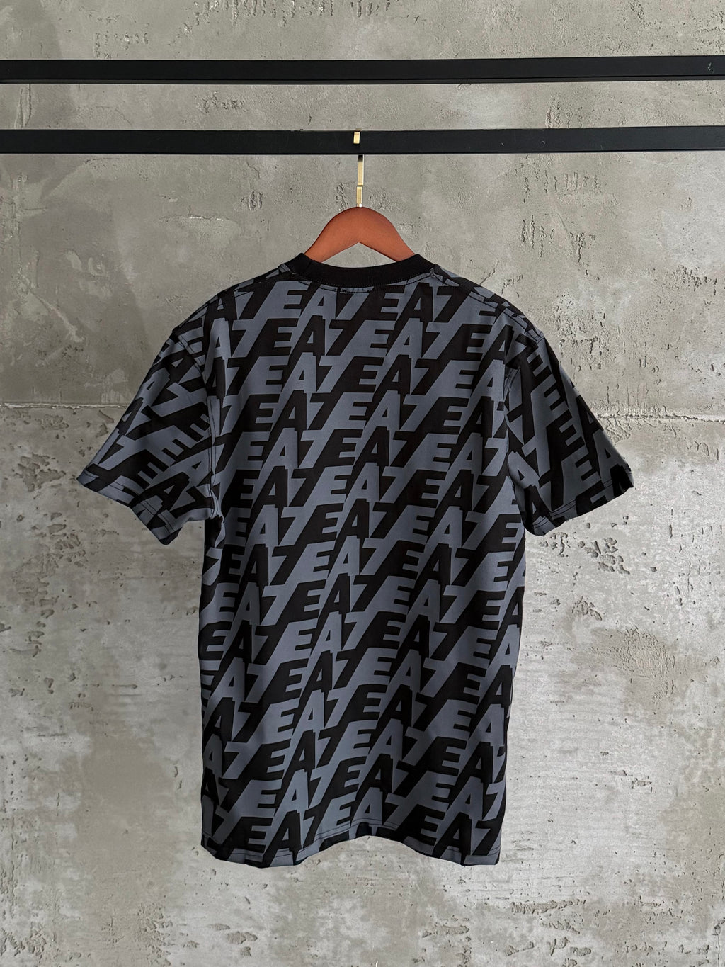 EA01 full baskı siyah tshirt