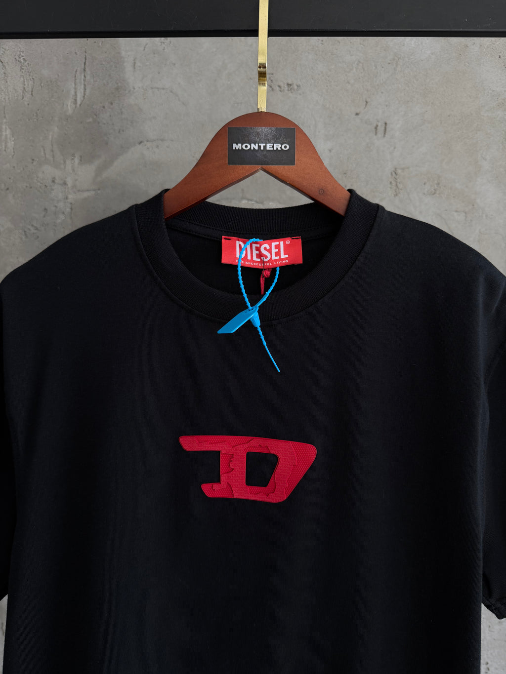 DE01 logolu premium siyah tshirt