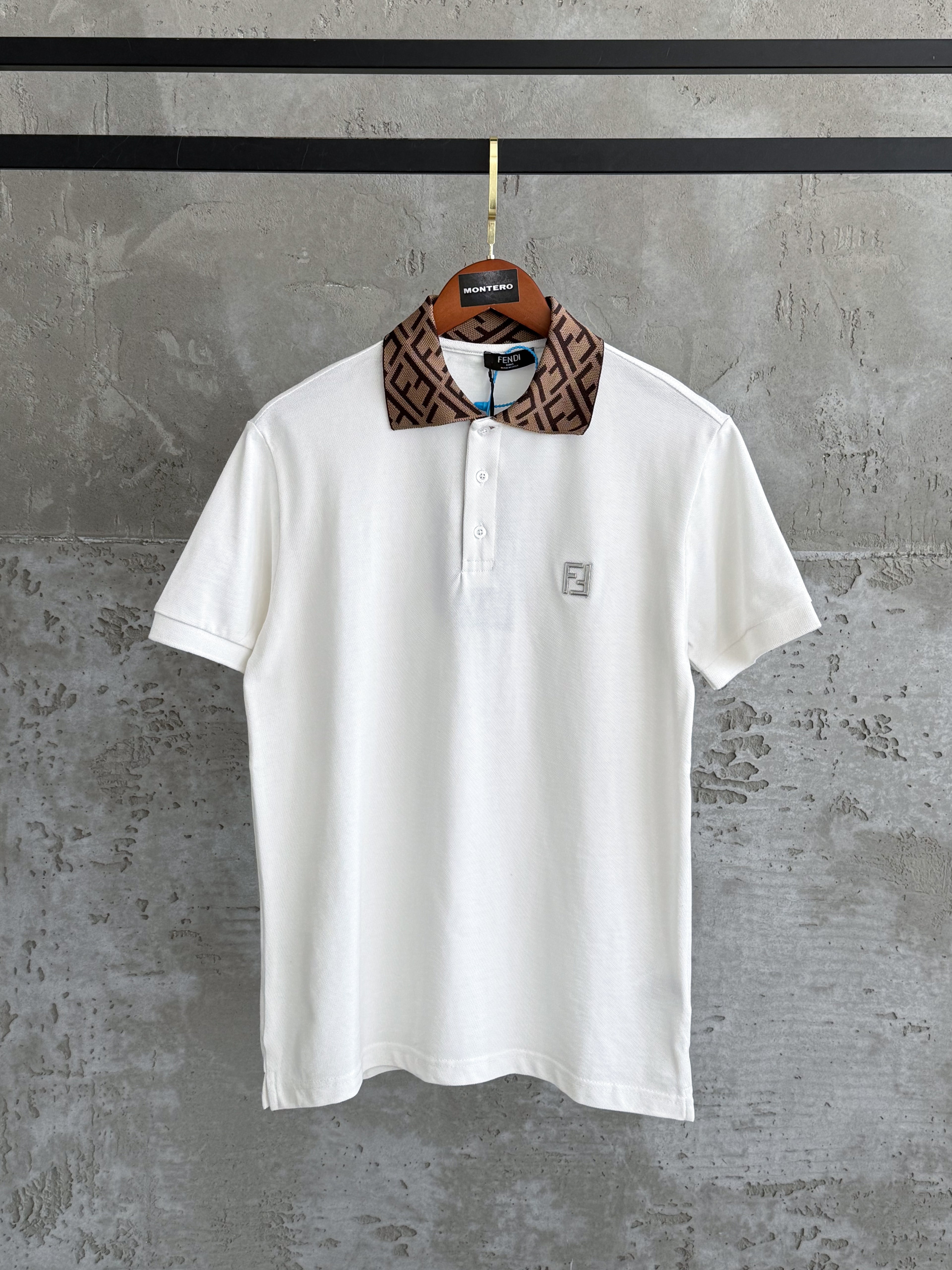 F03 Yaka beyaz tshirt