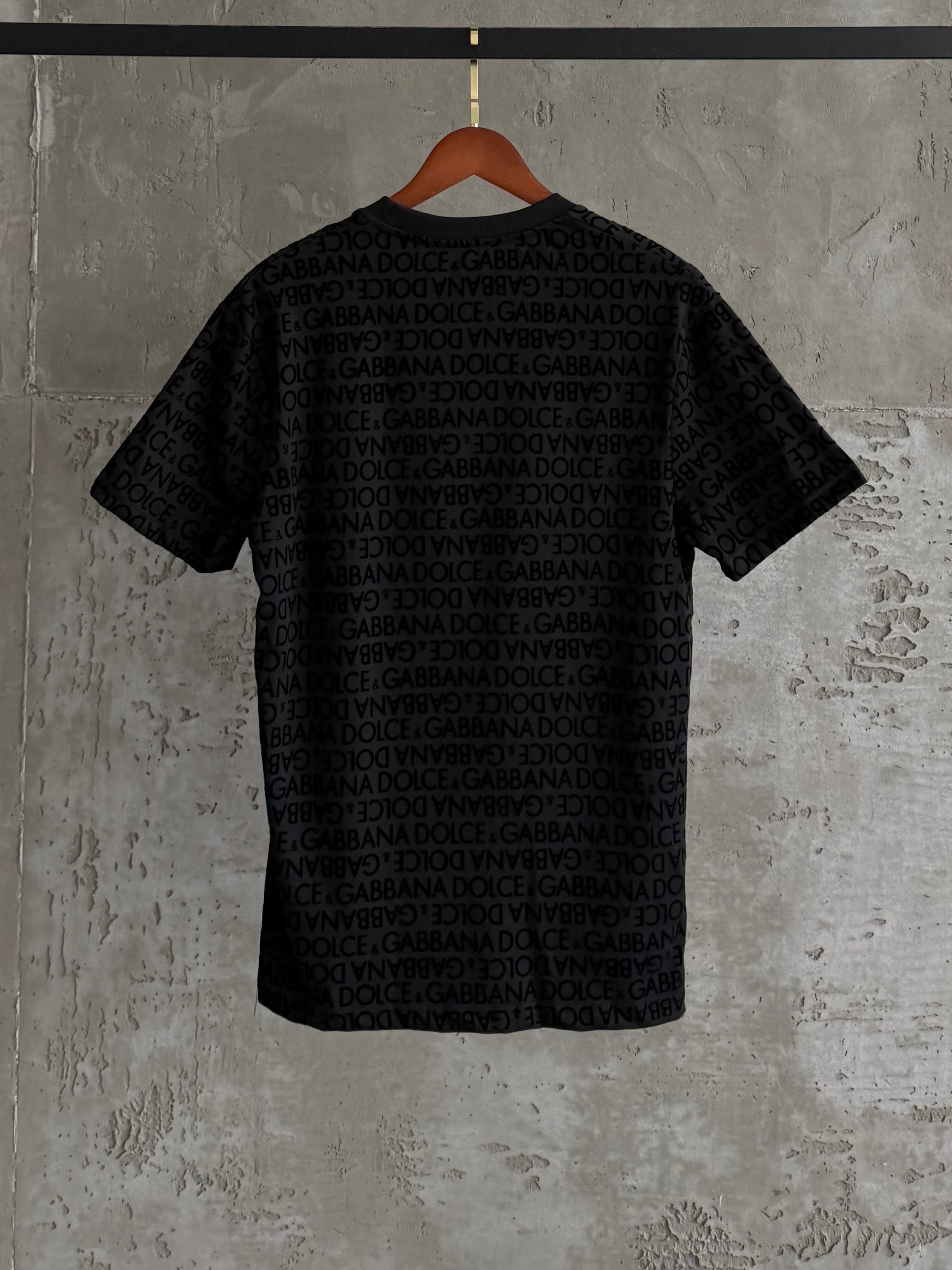 DG03 flok full baskı siyah tshirt