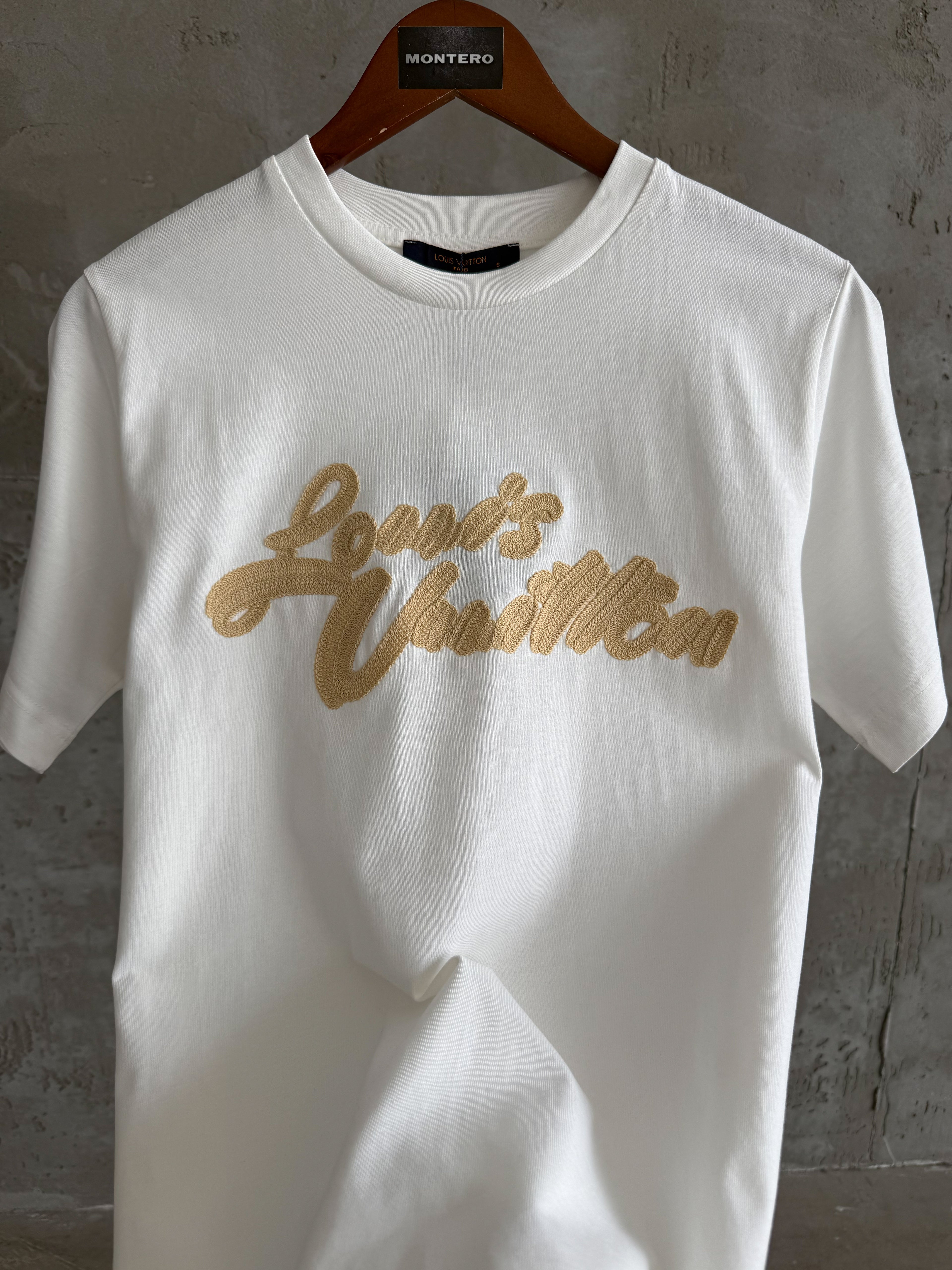 Lv18 Nakış beyaz tshirt