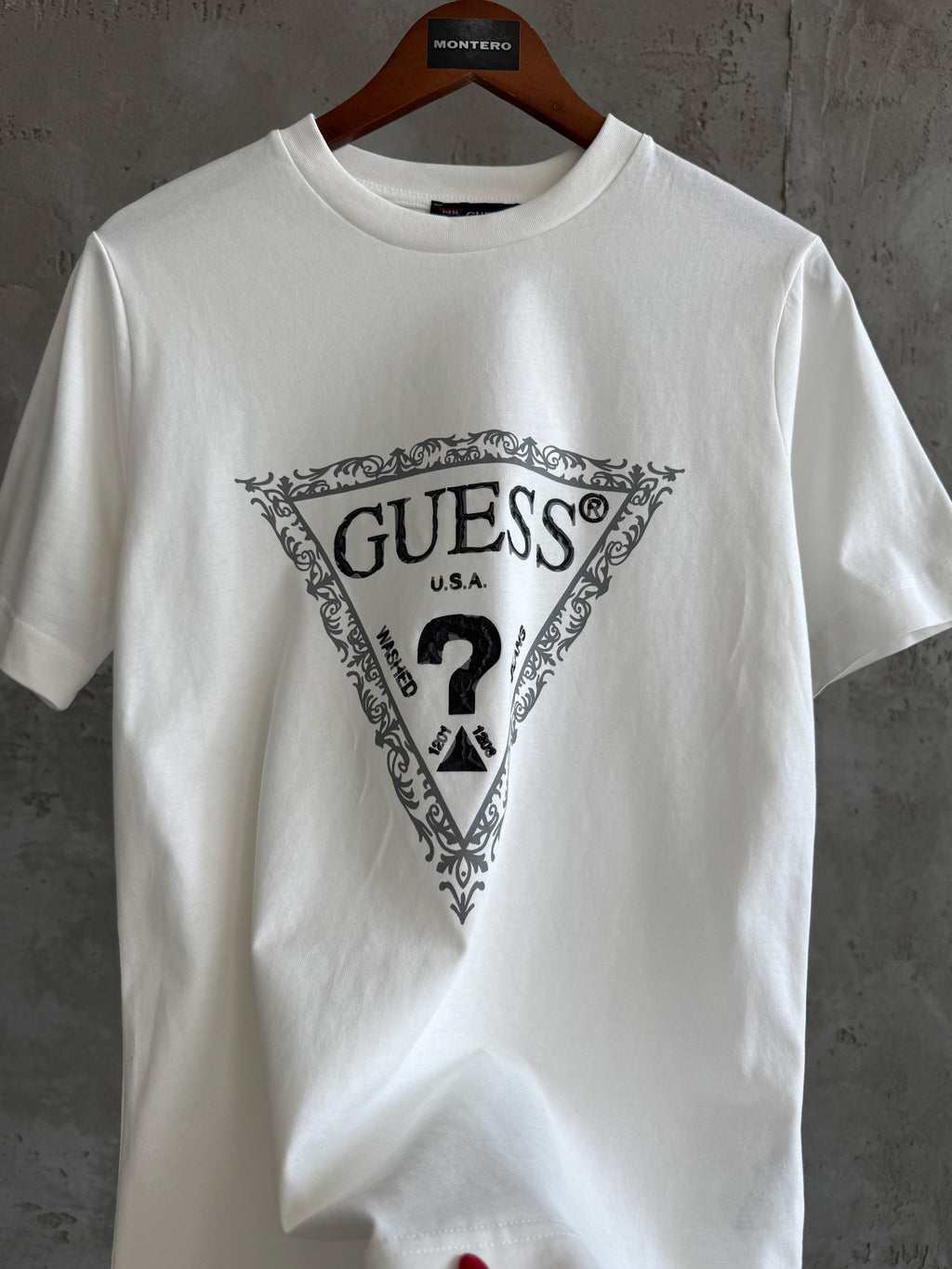 G08 Siyah Çamur beyaz tshirt