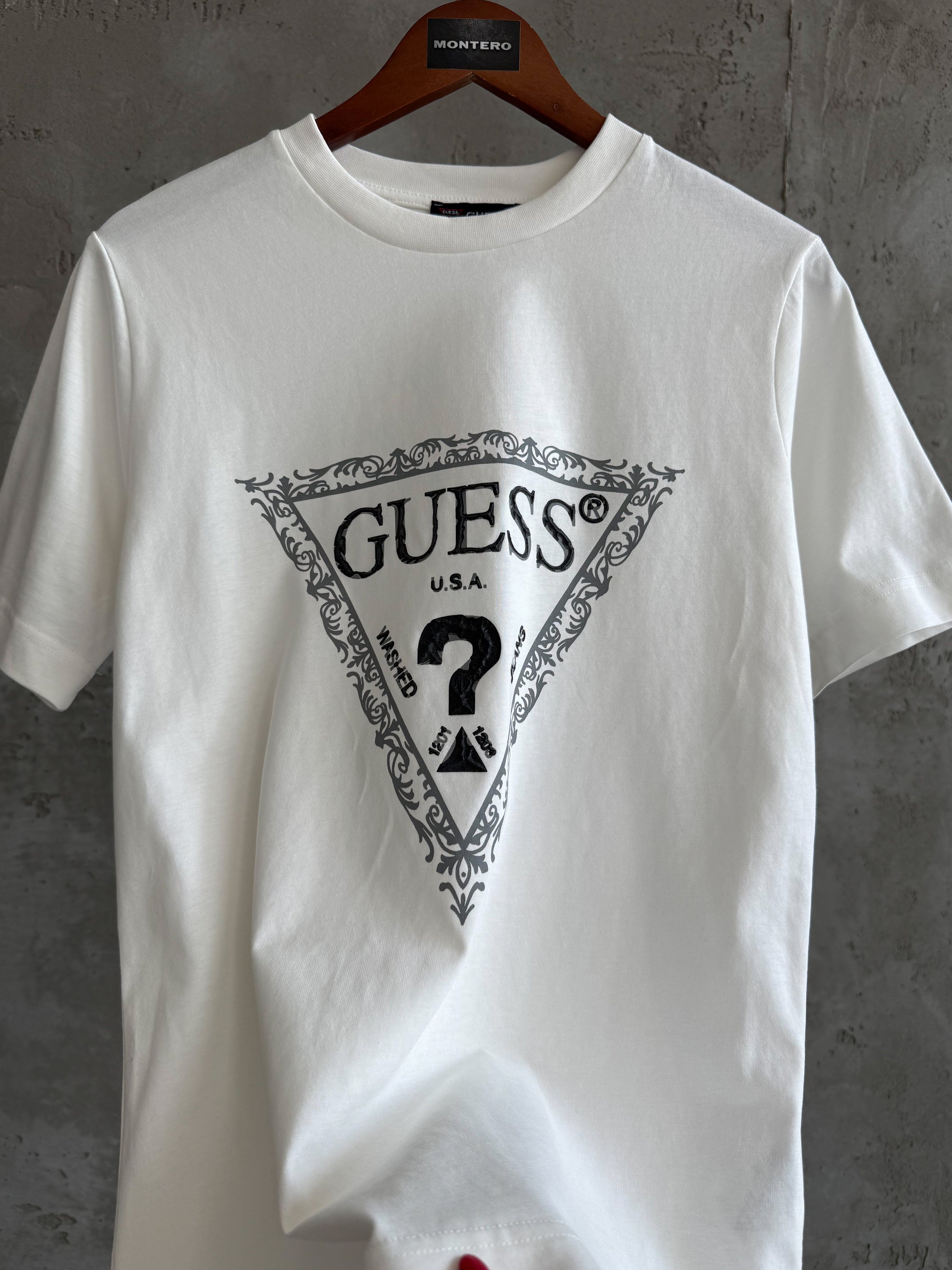 G08 Siyah Çamur beyaz tshirt