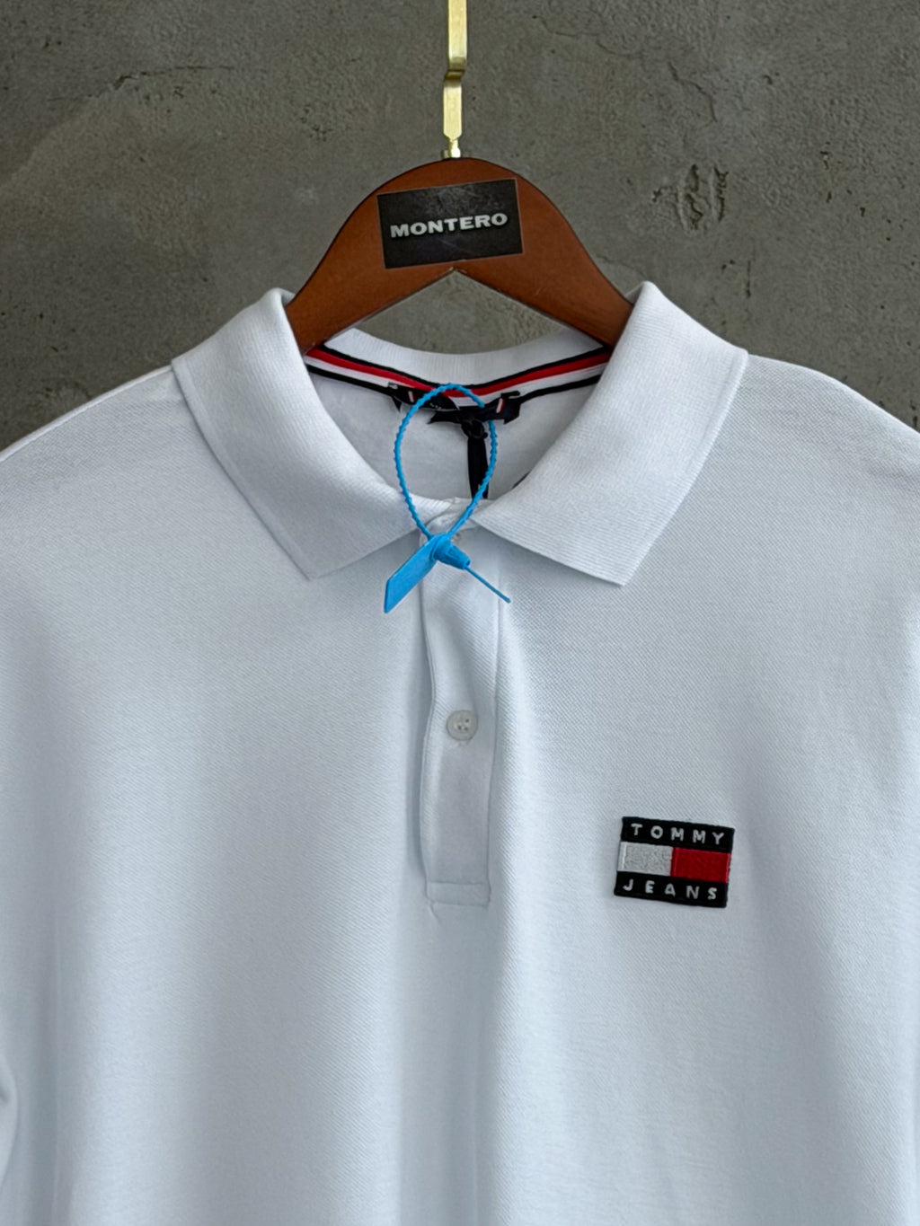 T02 Yaka beyaz tshirt