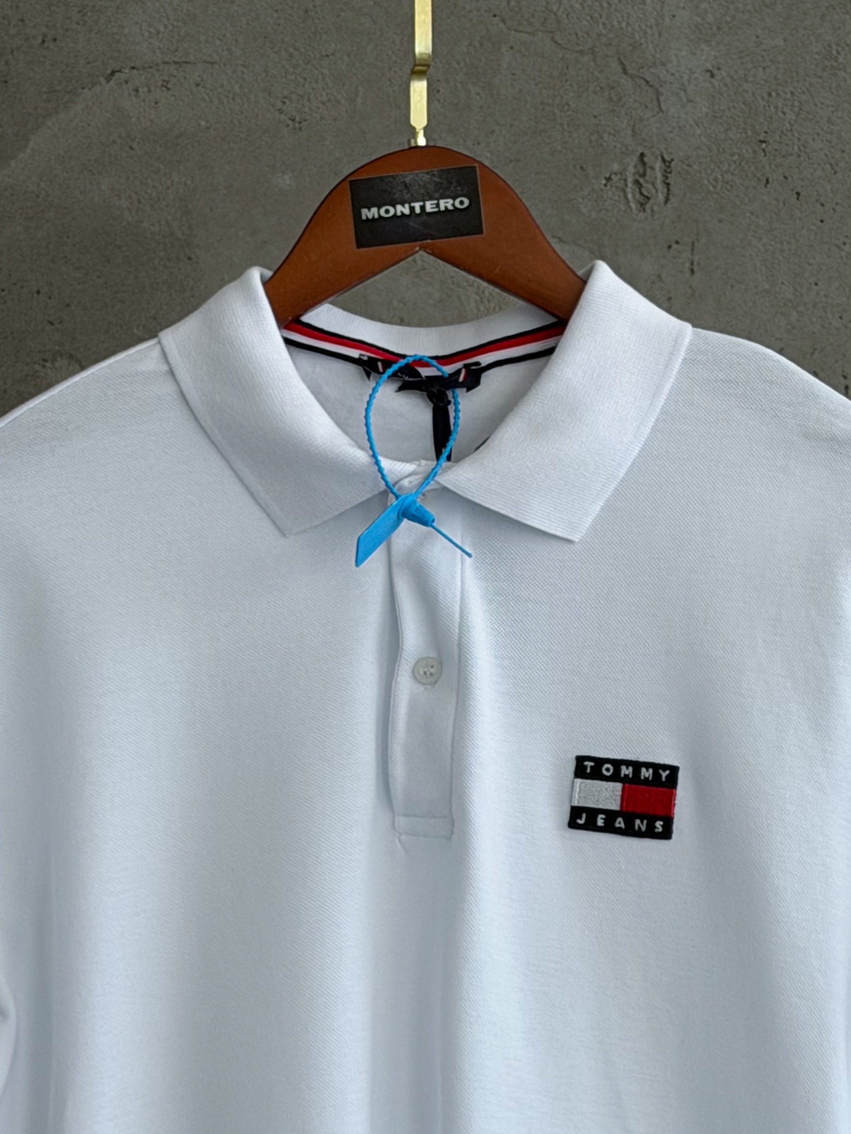 T02 Yaka beyaz tshirt